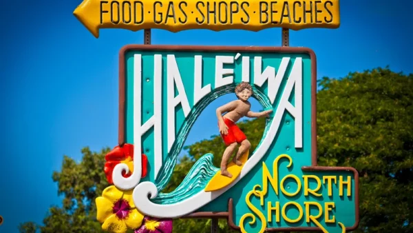 Haleiwa Sign – A Popular Photo Spot Marking the Entrance to Haleiwa Town