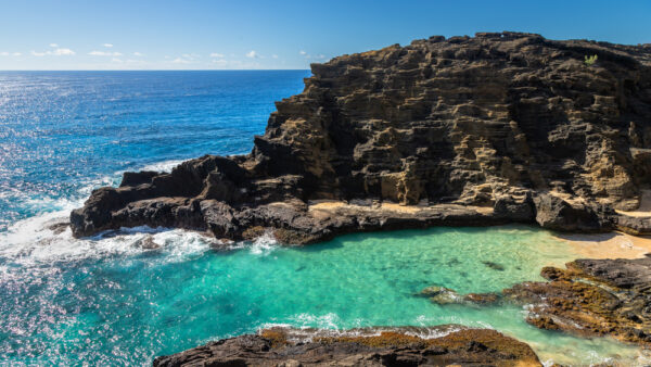 Halona Beach Cove – A Secret Hawaiian Beach Famous as a Movie Filming Location