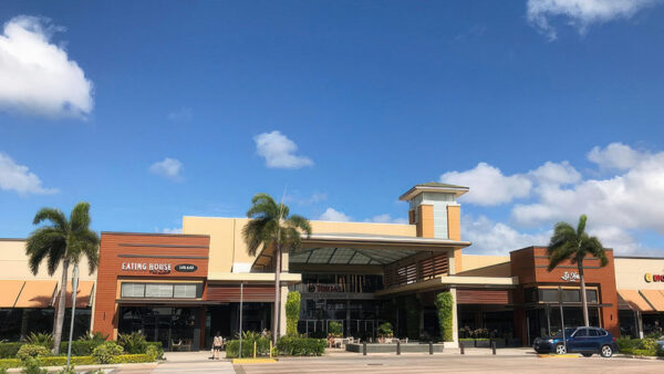 Kapolei Commons – Oahu’s Largest Shopping Area with Megastores