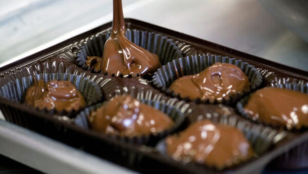 Menehune Mac (Closed) – The Story of Hawaii’s Oldest Chocolate Maker