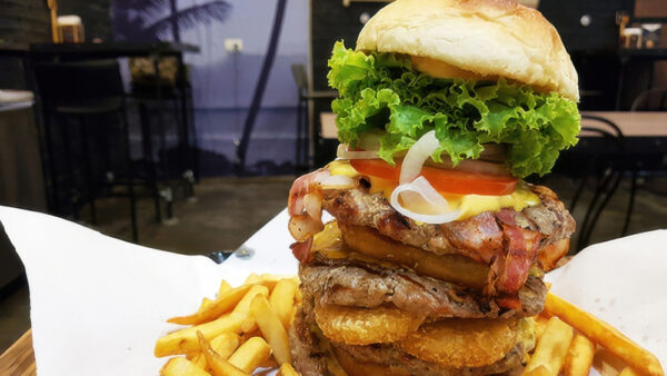 Top 5 Popular Burgers in Hawaii – Classic Must-Eats and Hidden Gems with Big Portions