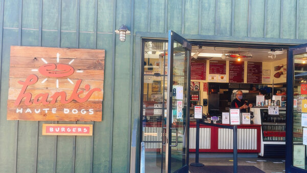 Closed: Hank’s Haute Dogs – Serving Hawaii’s Most Famous Gourmet Hot Dogs