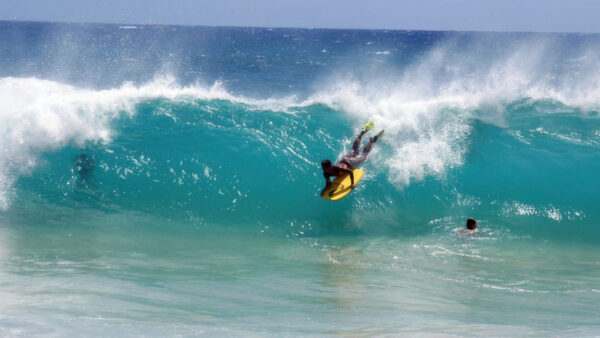 Makapuu Beach – Oahu’s Top East Coast Spot for Big Waves & Healing Pools