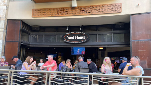 Yard House – A Popular Waikiki Restaurant & Bar Featuring Global Beers