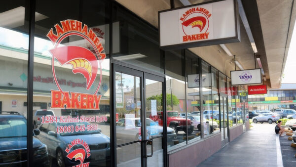 Kamehameha Bakery – Long-Established Bakery Famous for Purple Malasadas