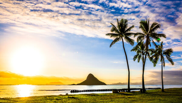 Kualoa Beach – A Popular Sacred Power Spot in Hawaii Famous for Chinaman’s Hat