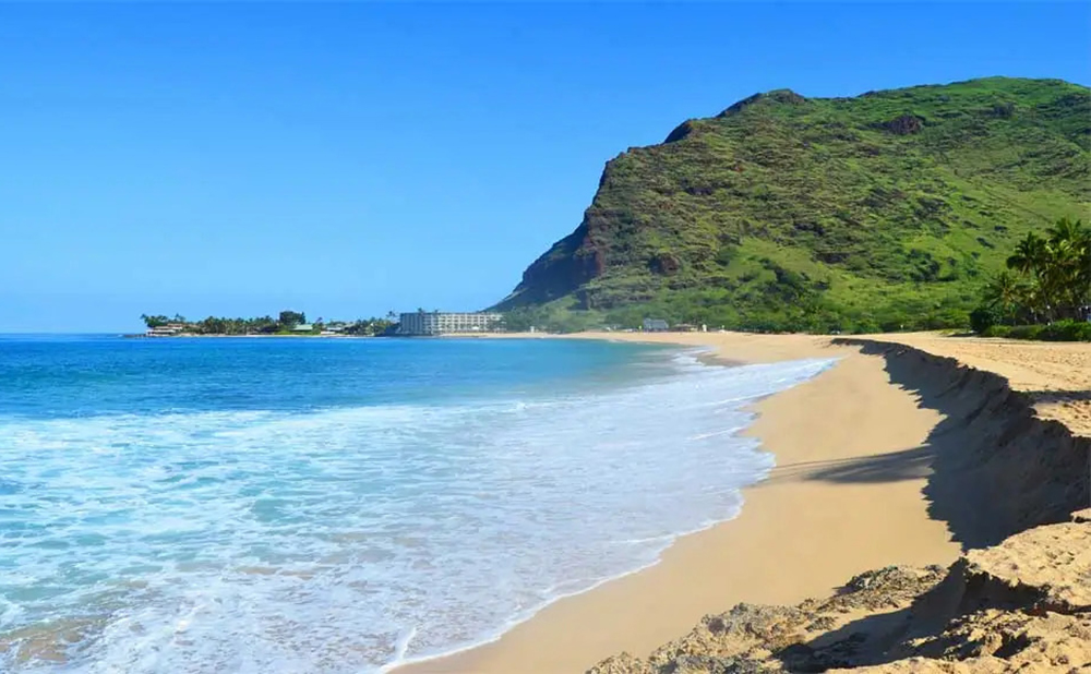 Makaha Beach Oahu – World-Class Surfing, Dolphins, and Swimming Spot
