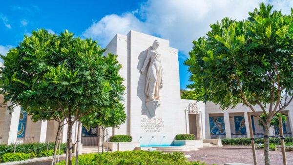 Punchbowl – A Memorial Cemetery with Panoramic Views of Diamond Head in Honolulu
