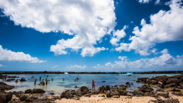 Pupukea Beach Oahu – A Safe Snorkeling Spot Surrounded by Natural Rocks
