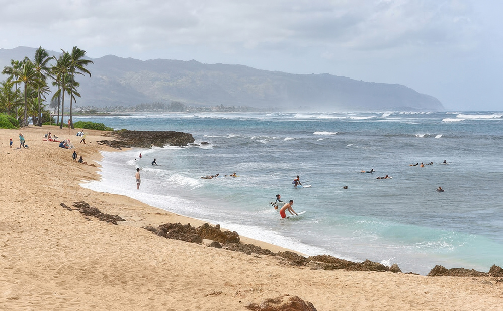 Haleiwa Beach on the North Shore – A Park to Enjoy Sea Turtles and Professional Surfers