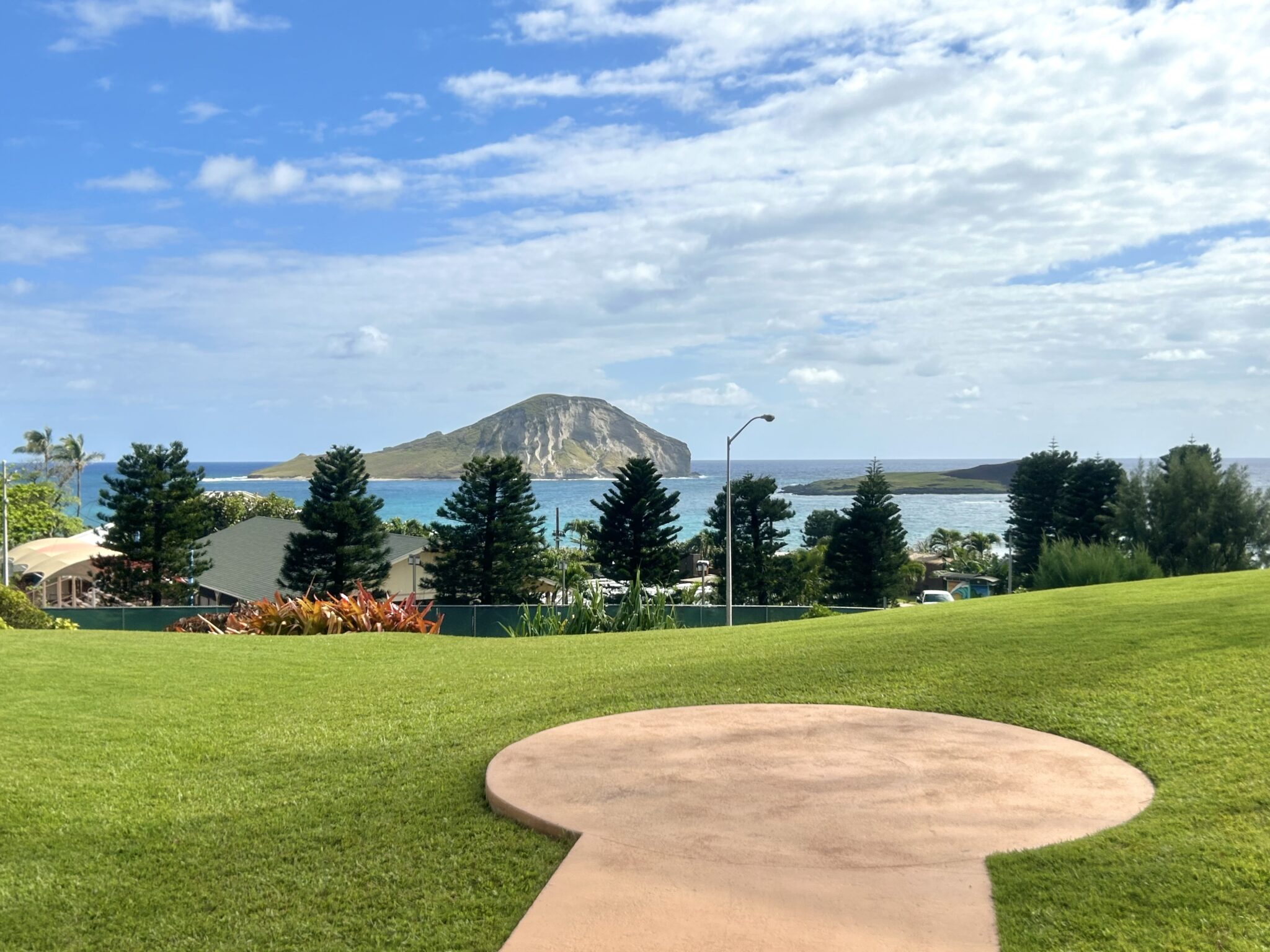 ポハクラナイ（バランスロック）【ハワイで唯一の神秘系パワースポット】 アロアロトラベル｜ハワイの現地オプショナルツアー