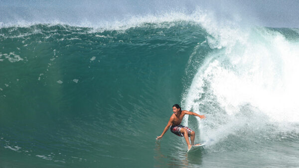 ハワイの人気サーファービーチTOP5【巨大な波が押し寄せる定番＆穴場スポット】