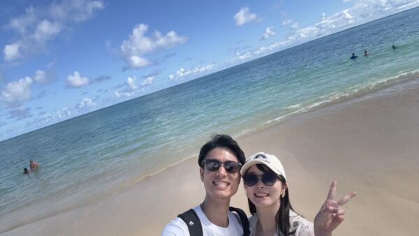 ブーツ&キモズで英語での注文を手伝っていただいたり、Uberでの配車方法を細かく教えていただいたりと、私達がカイルアで楽しく観光できるよう至れり尽くせりでサポートしてくださいました。
また、ラニカイビーチまで足を伸ばそうか悩んでいたら行った方がいいと助言していただき、結果とても綺麗で良い思い出ができました。
次にハワイに訪れた際も、是非利用したいツアーでした。