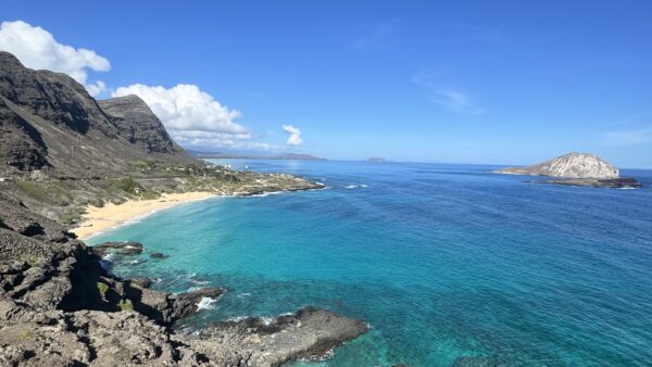 はじめて貸切チャーターにて、りゅうさんにお世話になりました。
個人ではなかなか行けないマカプール　ルックアウトやワイマナロビーチに連れて行っていただき海の青さに感激しました。
これからもハワイでのツアーはぜひお願いしたいと思います。
ありがとうございました。